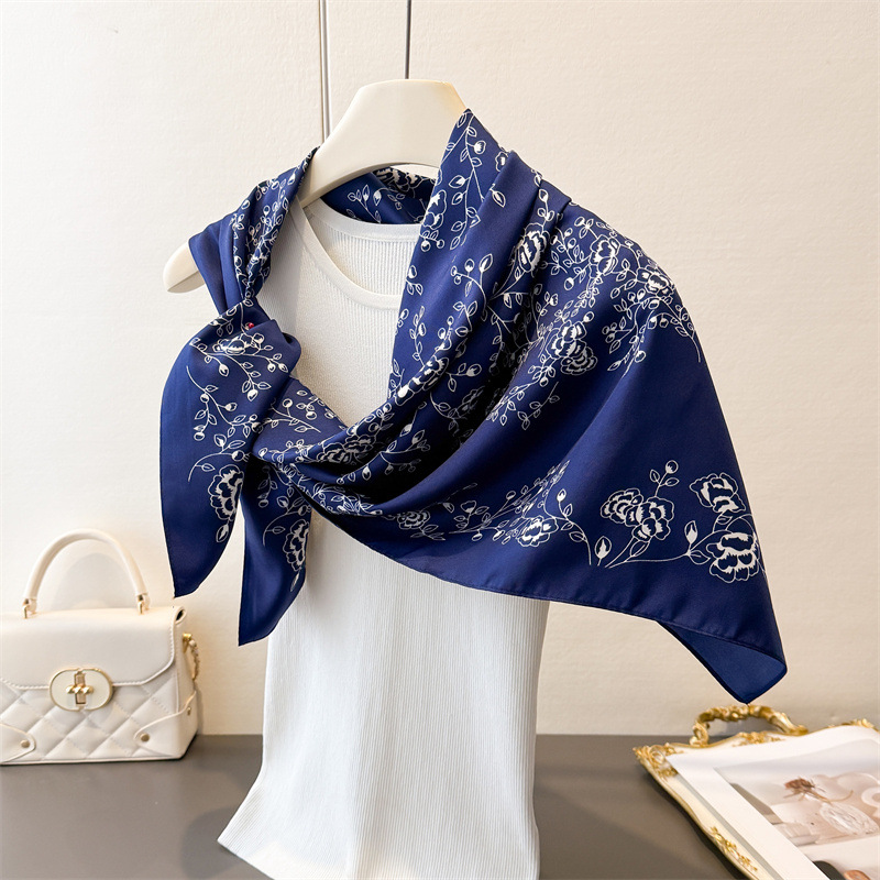 وشاح مربع فاخر عتيق الطراز مقا - مراجعة Ascot Neck Scarf وسعره