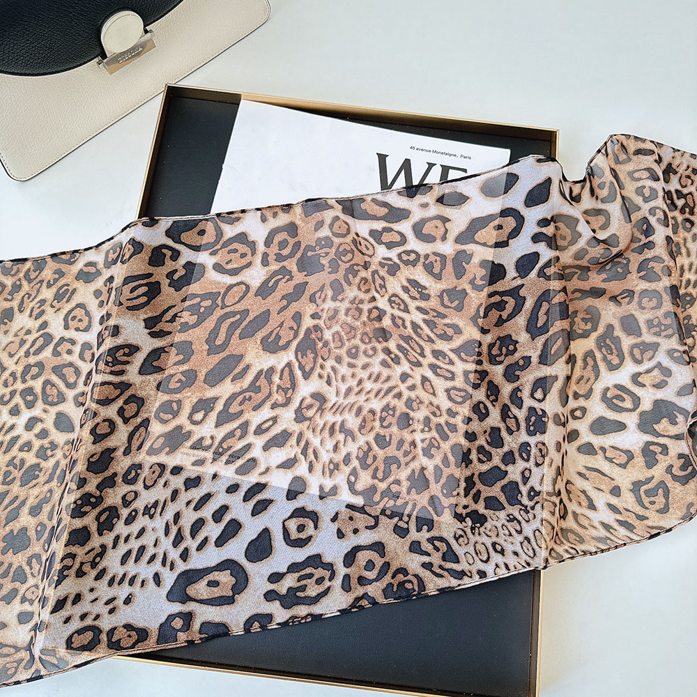 ليوبارد صغير طويل وشاح حريري ا - مراجعة Ascot Neck Scarf وسعره