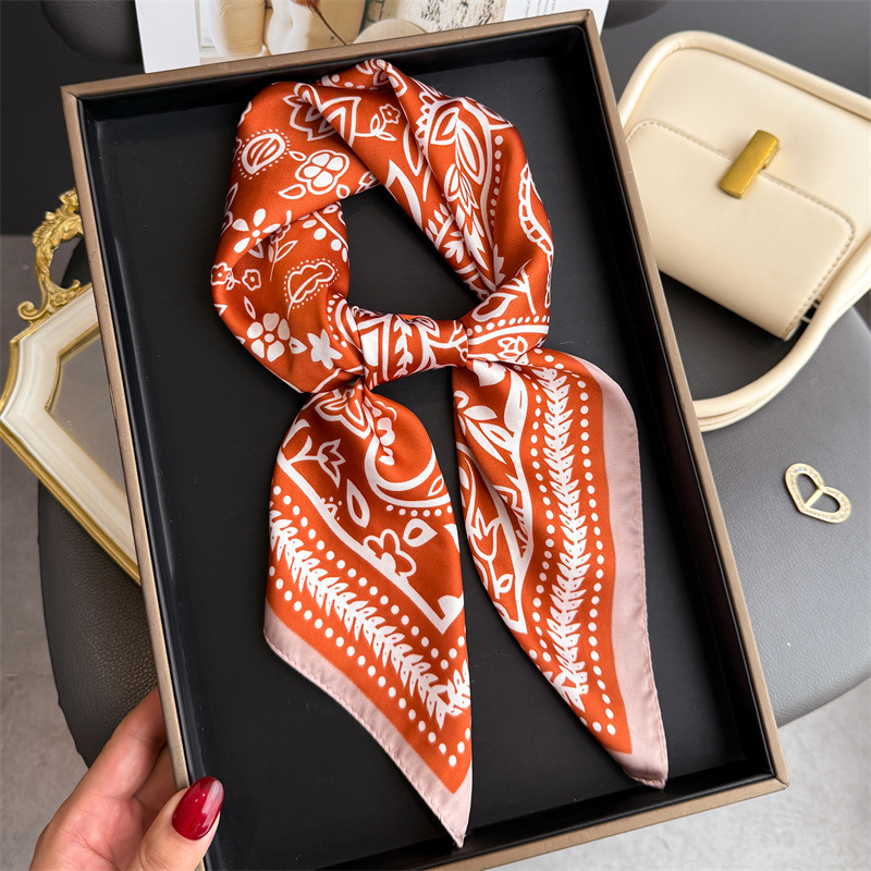 وشاح حريري مربع بطباعة الكاجو، - مراجعة Scarf Silk Square وسعره
