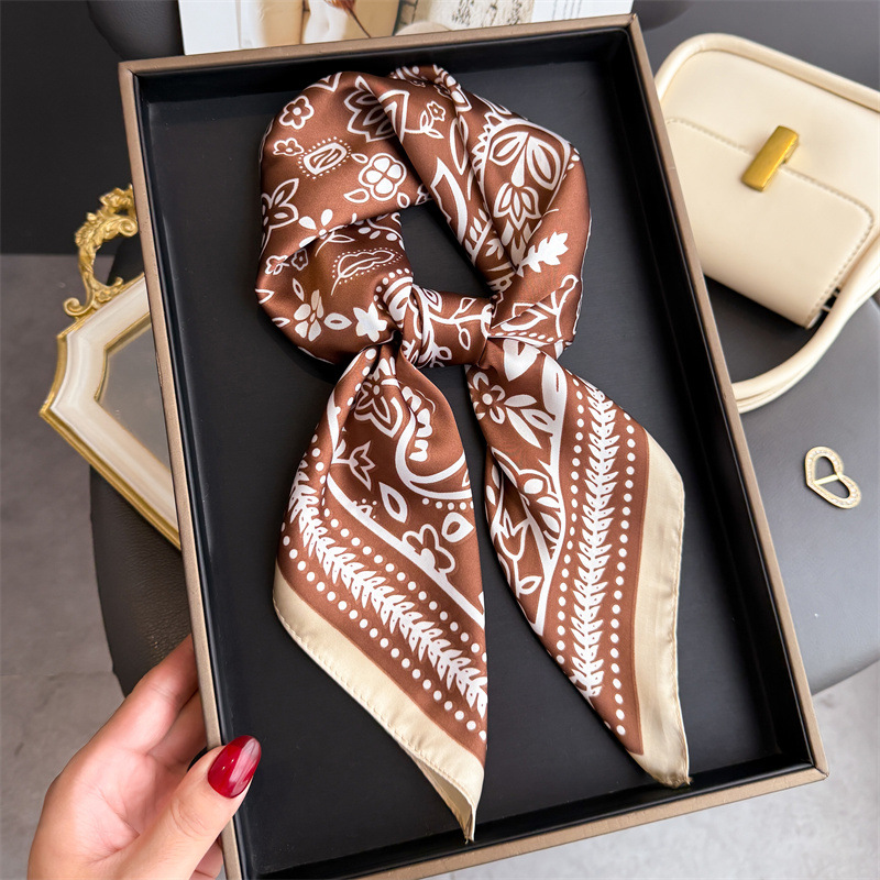 وشاح حريري مربع بطباعة الكاجو، - مراجعة Scarf Silk Square وسعره