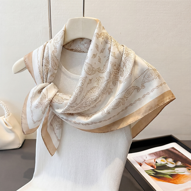 وشاح مربع من الساتان الحريري ب - مراجعة Scarf Silk Square وسعره